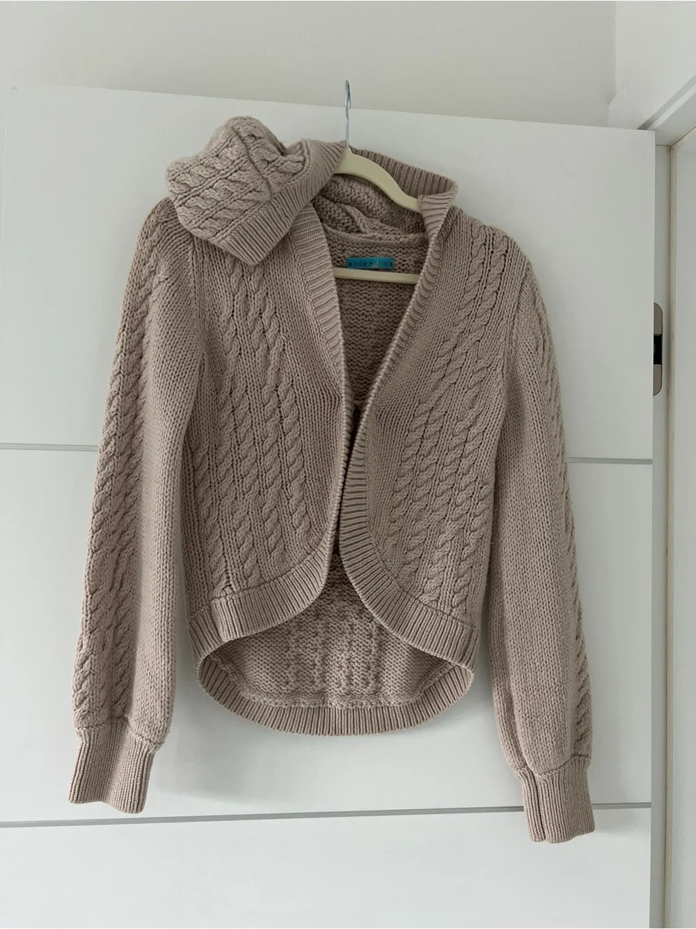Alice + Olivia soft cable